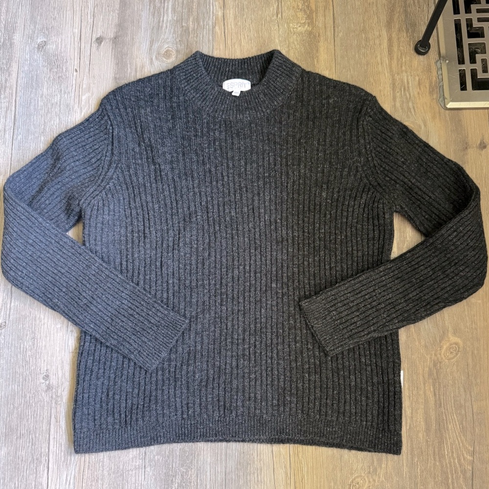 Girl’s top. Excellent condition. No flaws